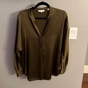 Vince women’s band collar blouse. Worn twice size M. Great condition.Color Olive